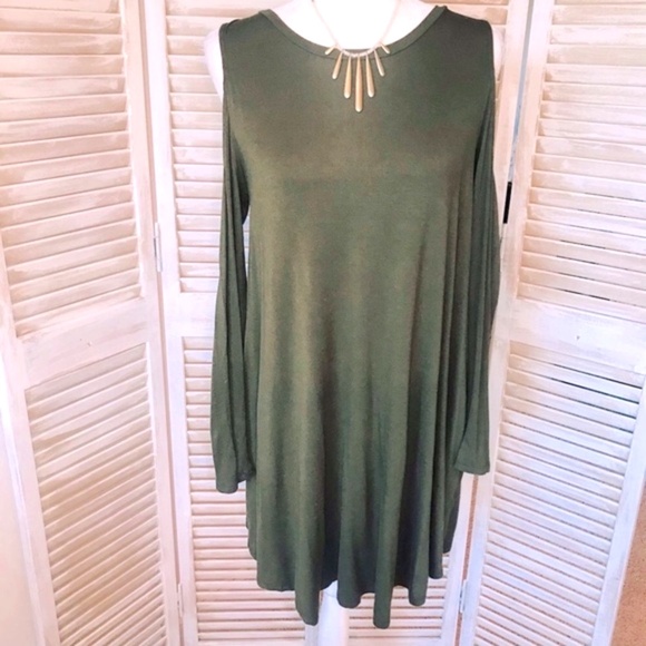 Dresses & Skirts - 🔥ONE LEFT🔥  COLD SHOULDER DRESS, LONG SLEEVES, STRETCHY, POCKETS